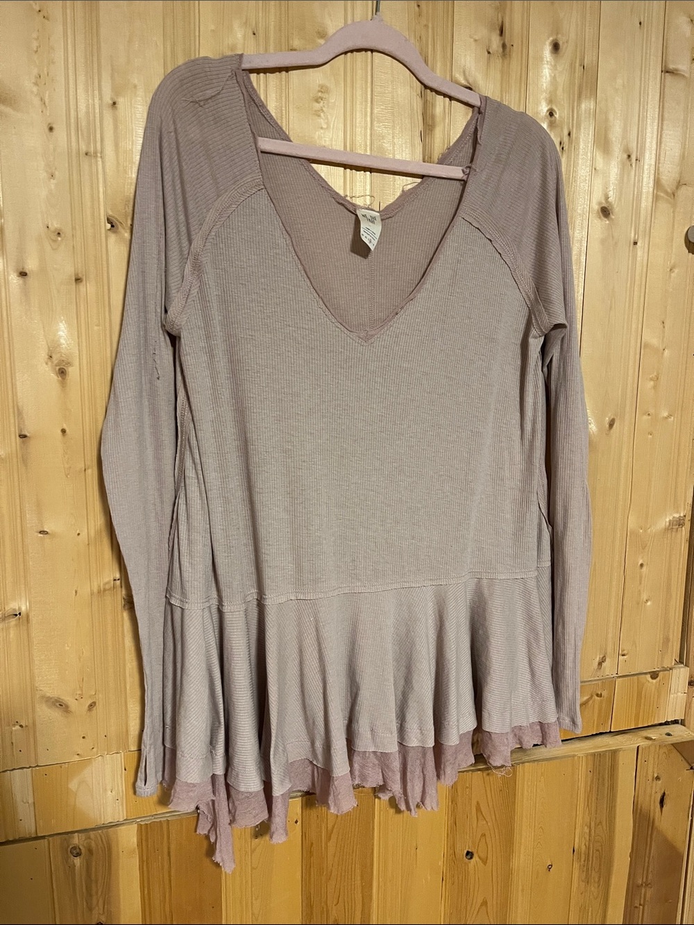 Women's Long-Sleeve Ruffle Hem V-Neck Top - Dusty Mauve
